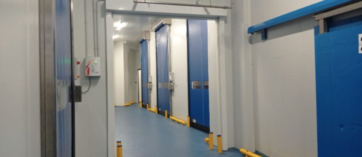 Fire curtain system installed by Tecnitex in an industrial cold storage facility for Cárnicas Villar Soria