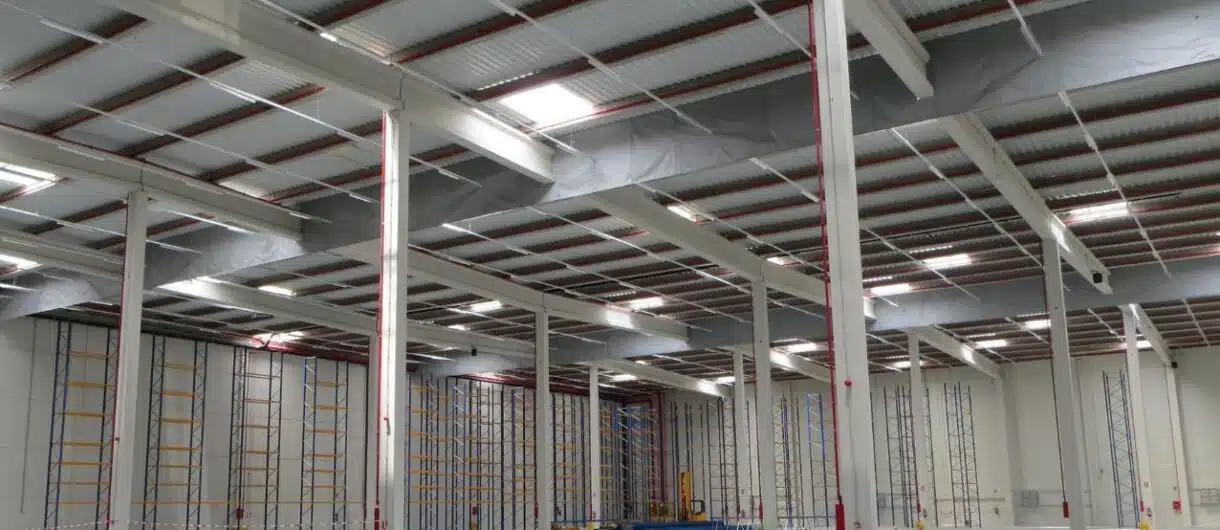 Cortinas para el control de humos y su combinación con sistemas de rociadores automáticos