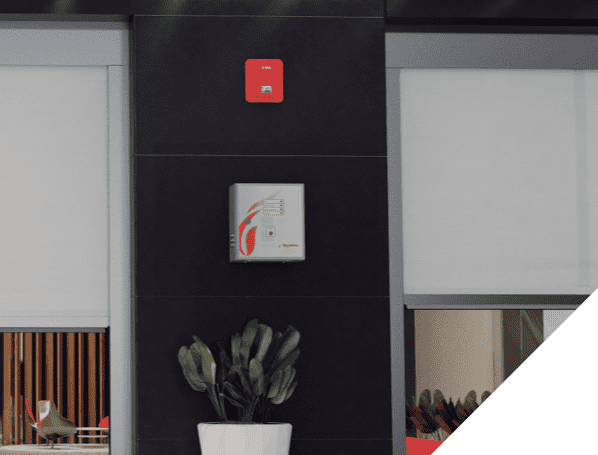 Centralita de control Tecnitex instalada junto a cortinas cortafuegos en entorno real